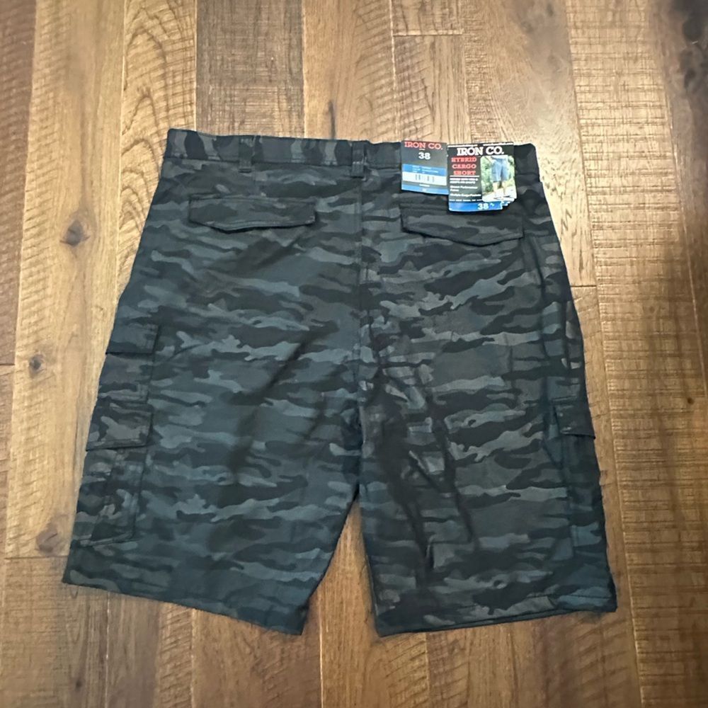 Iron Co. Mens Blackout Camo Cargo Shorts - Picture 2 of 4